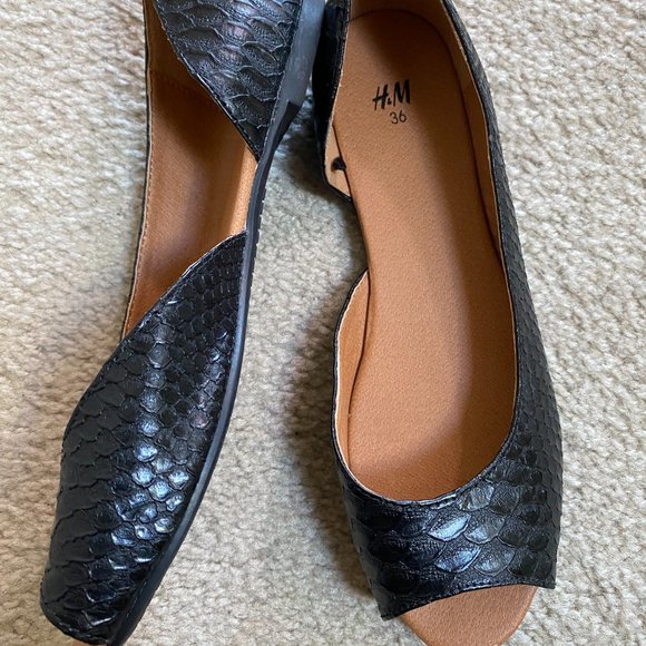 HM Flat Sandals NWOT - Picture 5 of 6